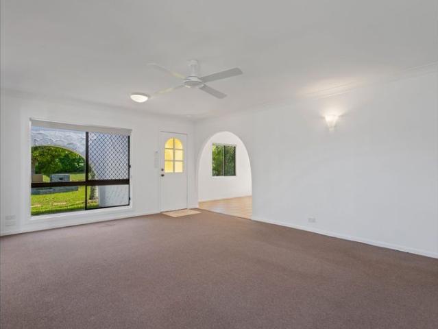 Stylish Home With Solar rent includes water