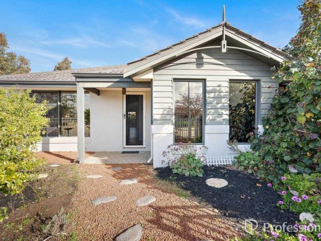STYLISH, IMMACULATE AND READY TO MOVE INTO