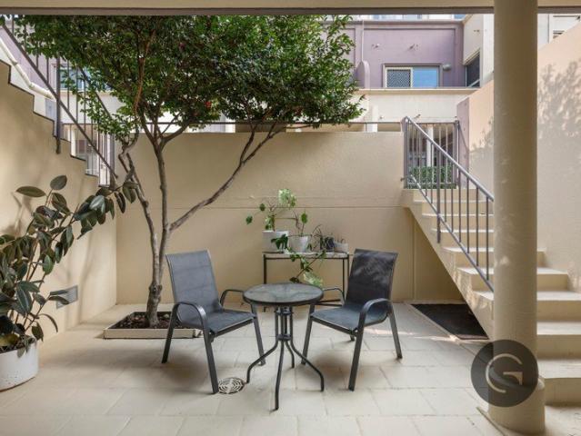 Stylish Indoor Outdoor Living In A Coveted West Melbourne Setting