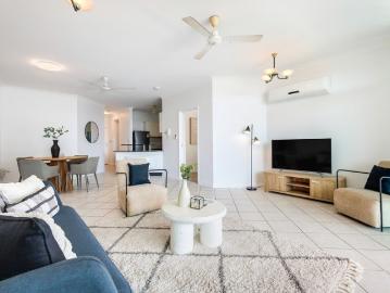 Stylish Inner City Apartment with Space, Comfort & Convenience!