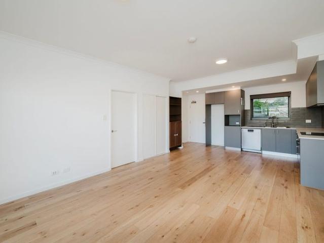 Stylish Inner City Apartment with Views, Space & Location