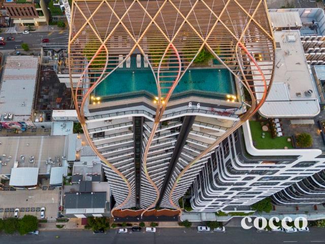 Stylish Inner City Living | High Floor | Prime South Brisbane Location !