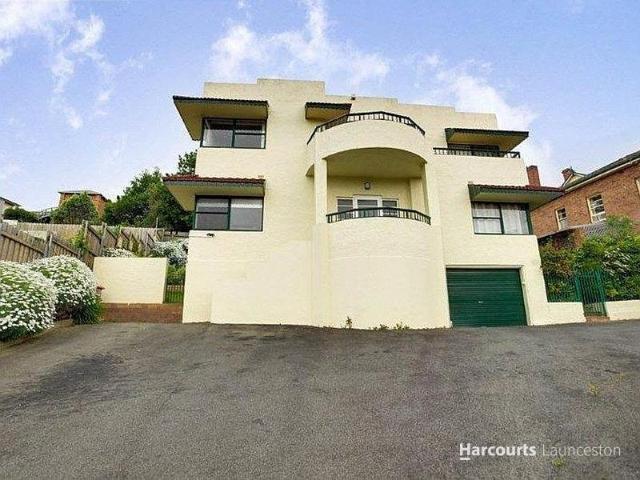 Stylish Inner City Living with Space, Privacy & Convenience