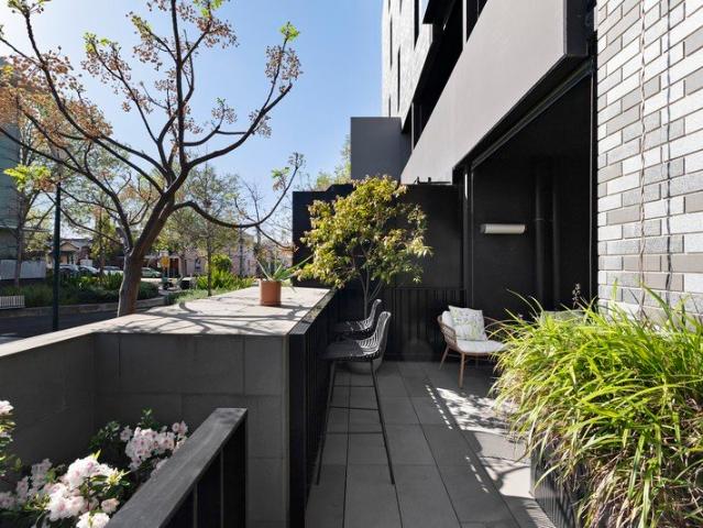 Stylish Inner City Living with Park & City Views