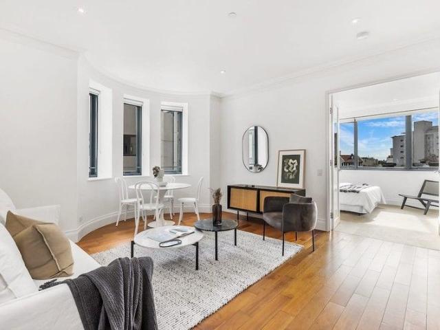 Stylish Inner City Living with Peace and Privacy in 'Hampton'