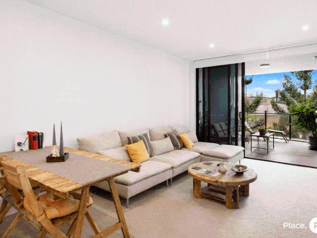 Stylish Inner City Living with Rooftop Pool Rent will be $730 per week from September