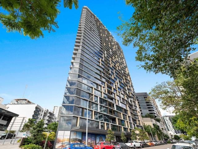 Stylish Inner City Living With Resort Style Amenties