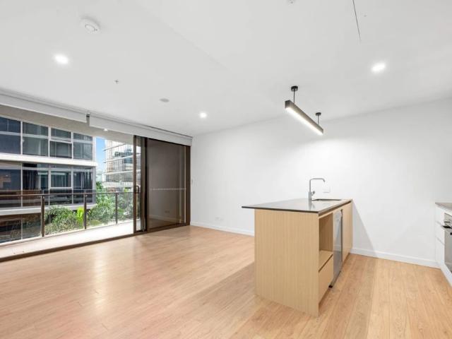 Stylish Inner City Living With Resort Style Amenties