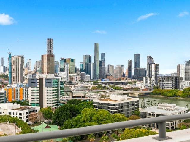 Stylish Inner City Living with Resort Style Rooftop Amenities