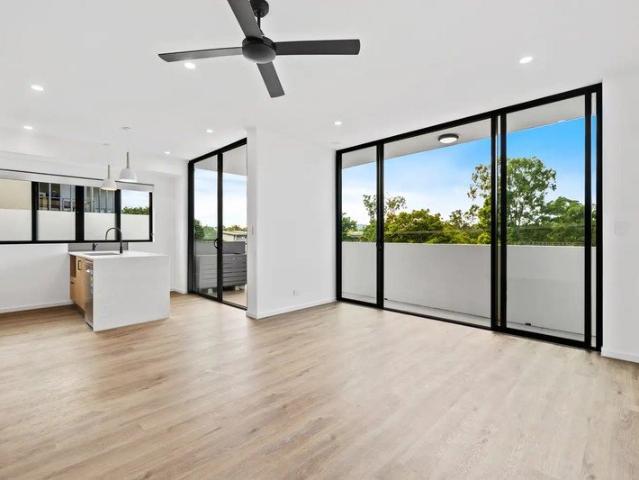 Stylish inner city style apartment, just 8km to the CBD