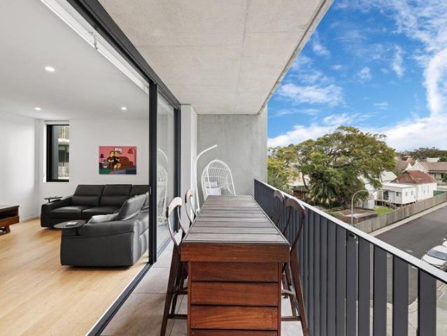Stylish Inner Urban Living In 'The Granary' of The Flour Mill