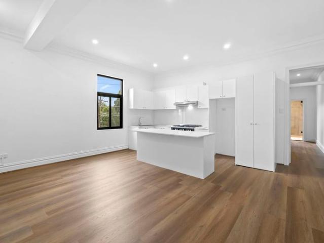 STYLISH INNER WEST LIVING IN THE HEART OF DRUMMOYNE!