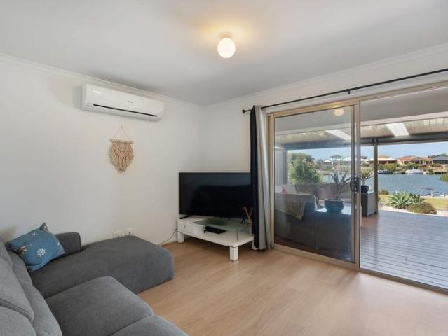 Stylish Island Living in a Peaceful Setting