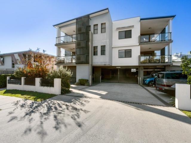 Stylish Kedron Living with Space and Convenience