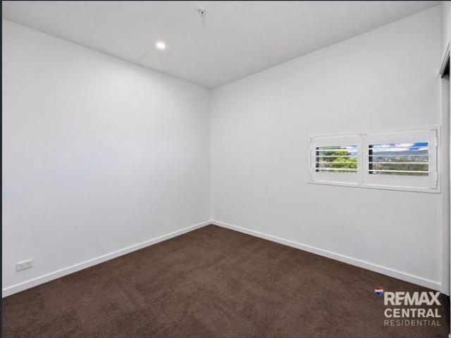 Stylish Kelvin Grove Living with City Views