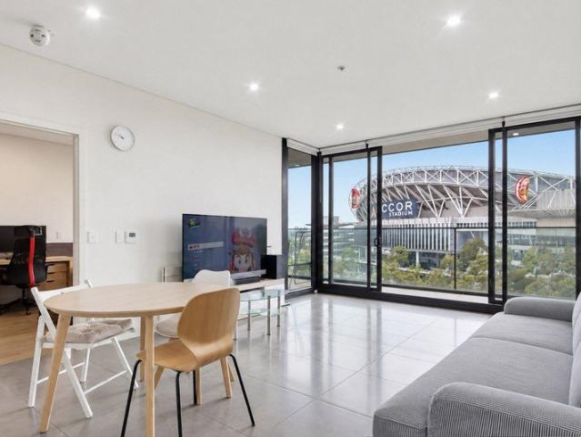 Stylish & Luxurious 2 Bedroom Apartment with study