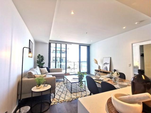 Stylish & luxury 2 bedroom Apartment with city view in the Heart of MASCOT * FULLY FURNISHED, BILLS NOT INCLUDED