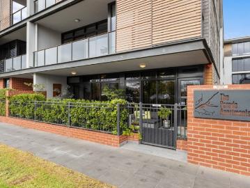 Stylish Lake Wendouree living