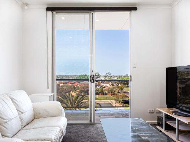 Stylish Lakeside Living in the Heart of Mawson Lakes