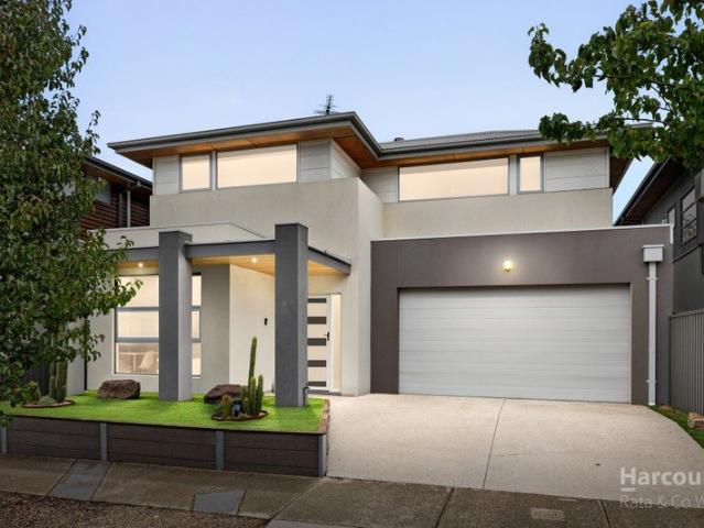 Stylish Lakeside Living in the Prestigious The Esplanade Estate