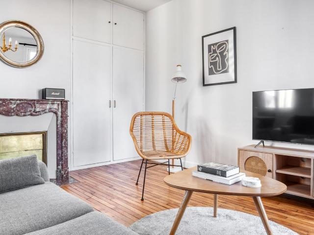 Stylish Le Marais 1 Bedroom Oasis Awaits, Paris Amsterdam Apartments for Rent