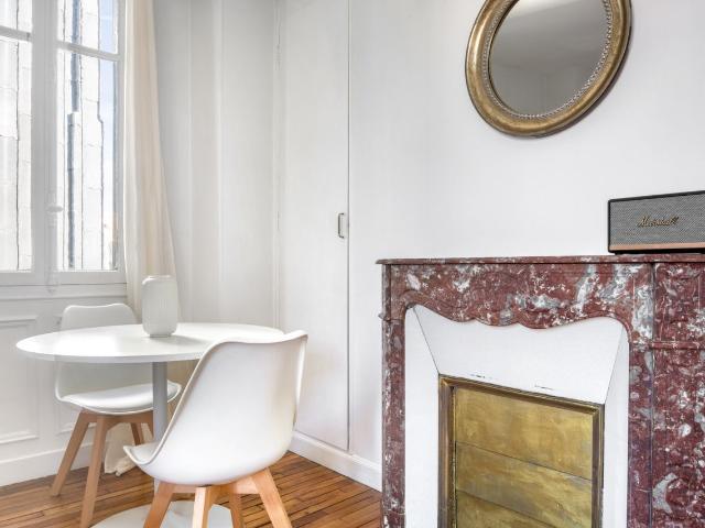 Stylish Le Marais 1 Bedroom Oasis Awaits, Paris Amsterdam Apartments for Rent