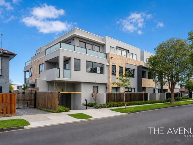 Stylish Level 1 Apartment in Sought After Ormond
