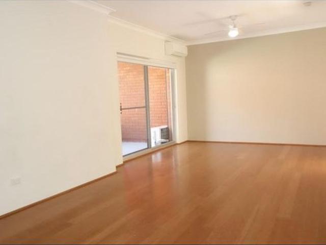 STYLISH, LIGHT FILLED 3 BEDROOM UNIT IN PRIME LOCATION