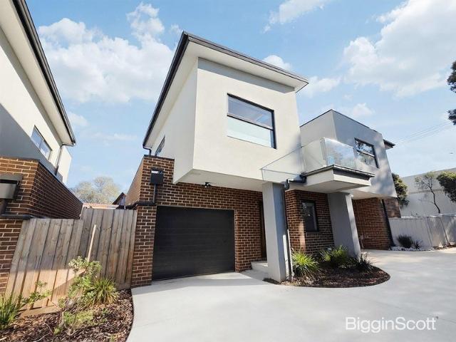 Stylish & Light Filled Townhouse in a Prime Location