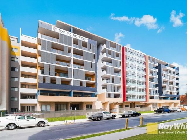 Stylish & Light Filled Apartment in the Heart of Wolli Creek