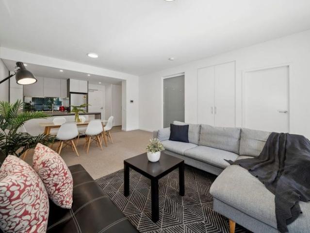 Stylish & Light Filled Apartment in the Sought After Park Rise Complex