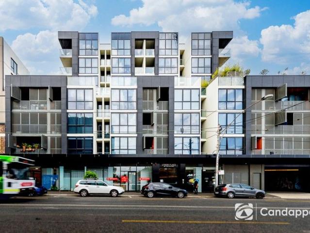 Stylish Light Filled Apartment in Vibrant Lygon Street