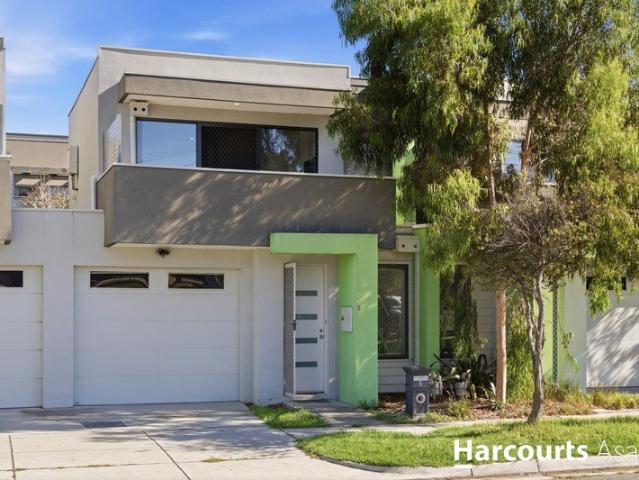 Stylish, Light Filled Living in a Prime Dandenong Location