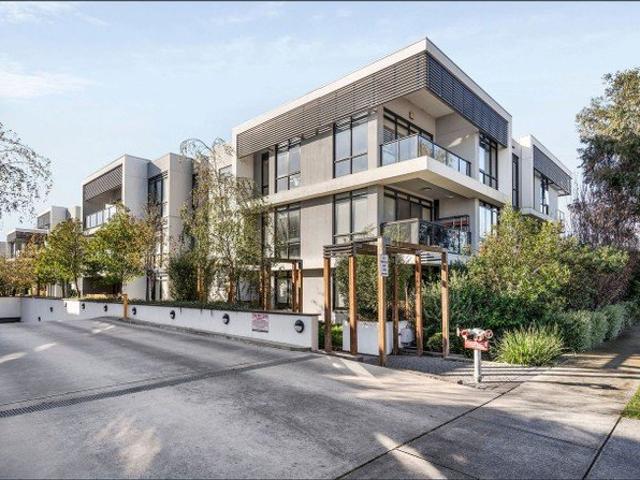 Stylish & Light Filled Living in a Prime Pascoe Vale Location