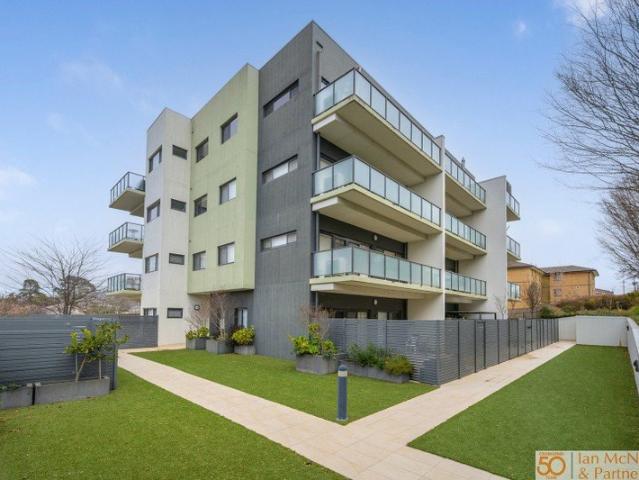 Stylish, Light Filled Living in a Prime Queanbeyan Location