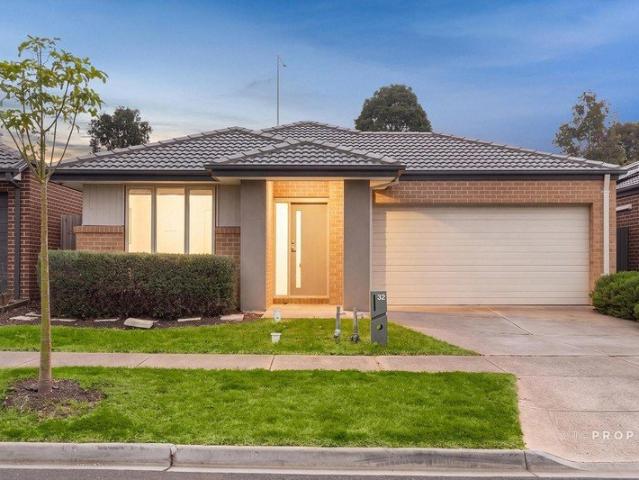 Stylish, Light Filled Living in Sought After Upper Point Cook