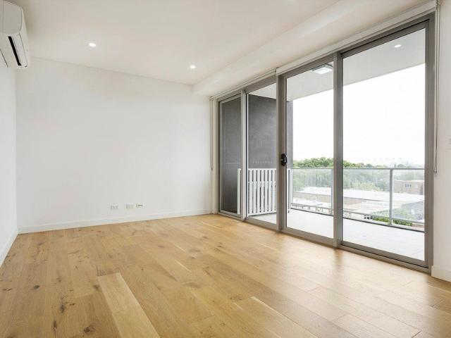 Stylish Lifestyle Apartment with District Views