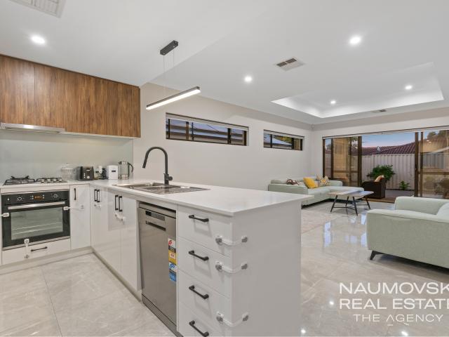 Stylish living! Top location!