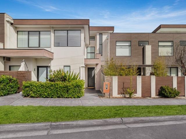 Stylish Living, Walk to Westfield Convenience