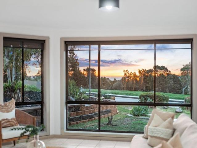 Stylish Living with Ocean Breezes in Hallett Cove