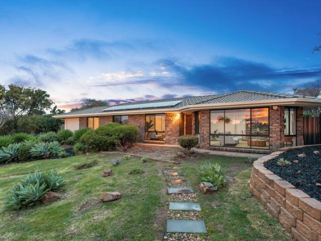 Stylish Living with Ocean Breezes in Hallett Cove