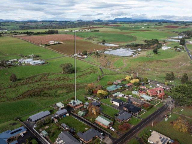 Stylish Living With Expansive Farmland Views in North Motton