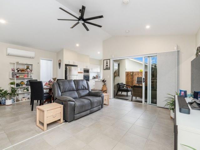 Stylish Living, Flexible Space