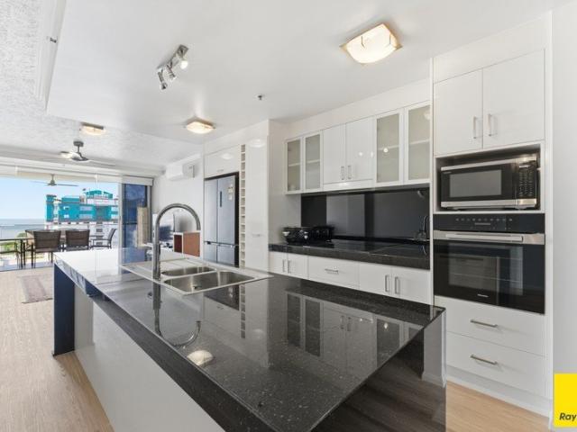 STYLISH LIVING FURNISHED 3 BEDROOM APARTMENT!
