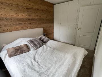 Stylish Living Furnished Apartment Near the Lake