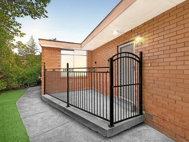 Stylish Living in the Heart of Clayton