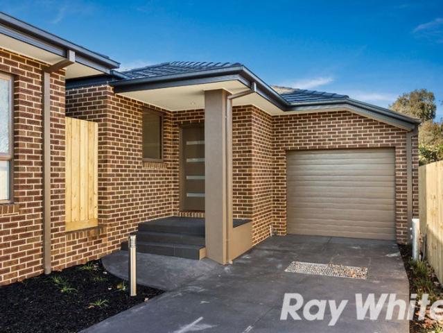 STYLISH LIVING IN THE HEART OF MACLEOD!