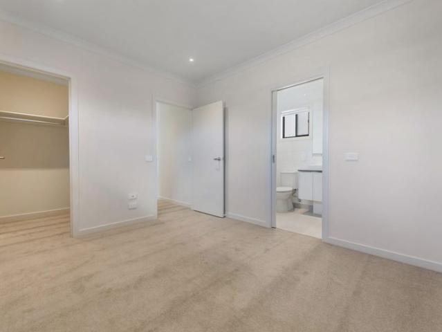 Stylish Living in the Heart of Newport
