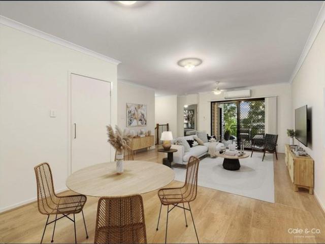 Stylish Living in the Heart of Springfield Lakes