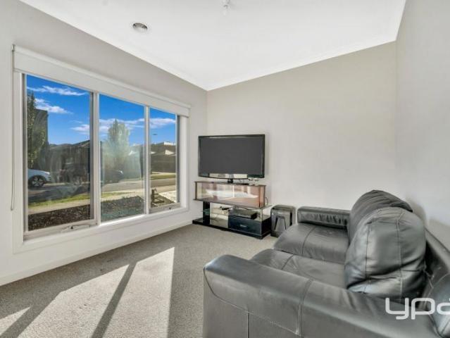 Stylish Living in the Heart of Roxburgh Park